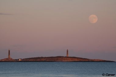 Long Beach Moonrise
A nearly full moon rises over Thacher Island in late November.
Keywords: Moonrise;Lng Beach;Gloucester